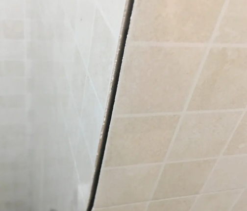 北塔瓷砖空鼓维修公司分享阳台瓷砖脱落的修复过程可以分为以下几个步骤