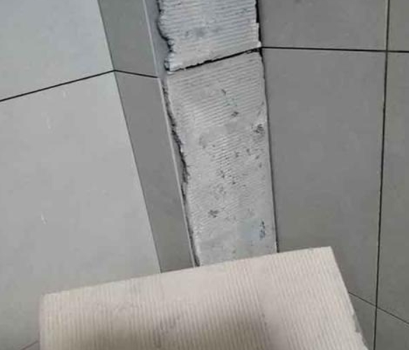 北塔瓷砖空鼓维修公司分享下厨房瓷砖脱落的补救措施。